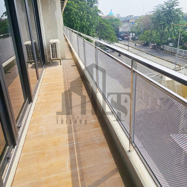 Railing Tangga Gedung MSC   Petojo Jakarta Pusat